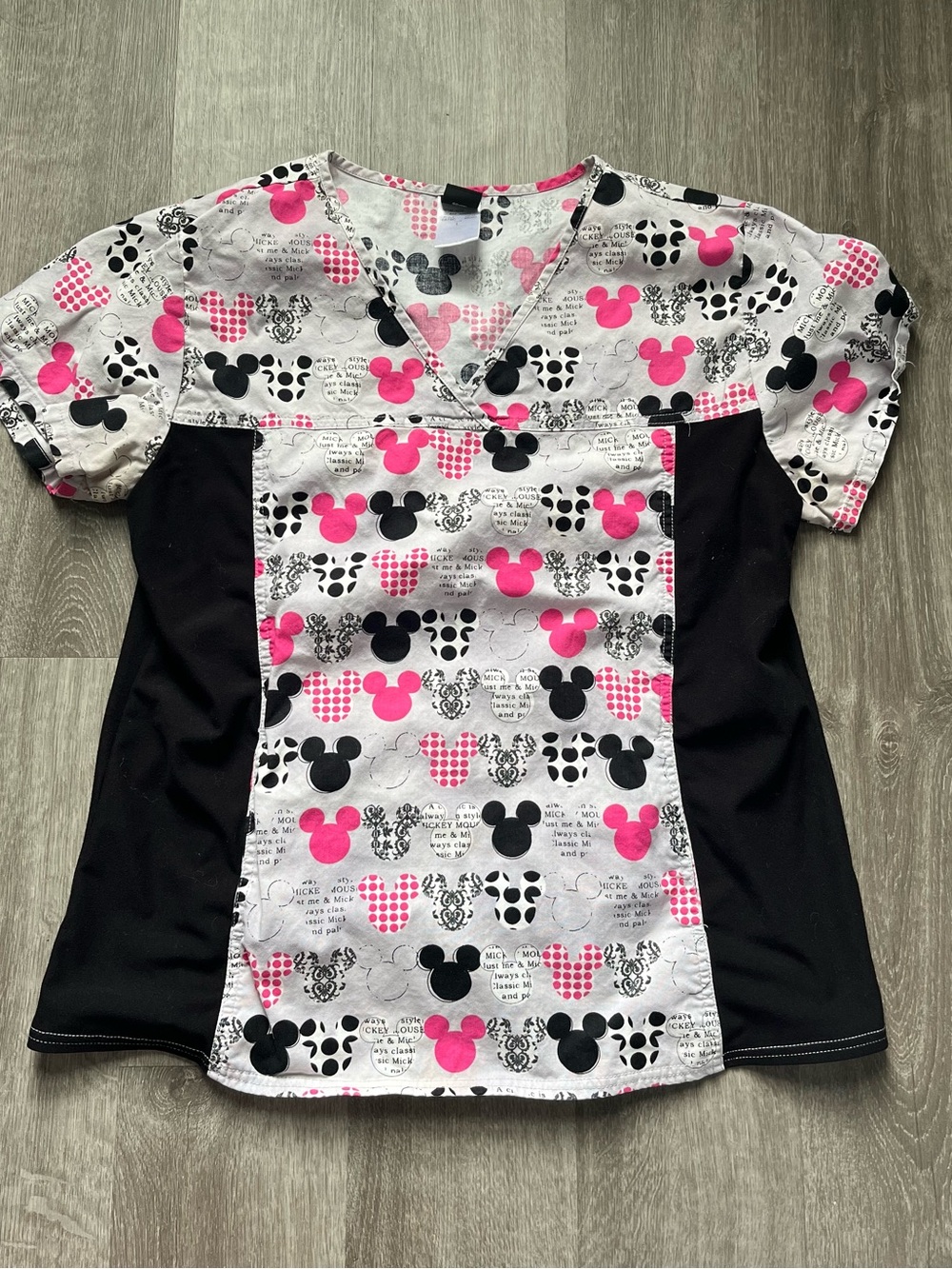 Women’s Large Disney Mickey Mouse  Print Scrub Top